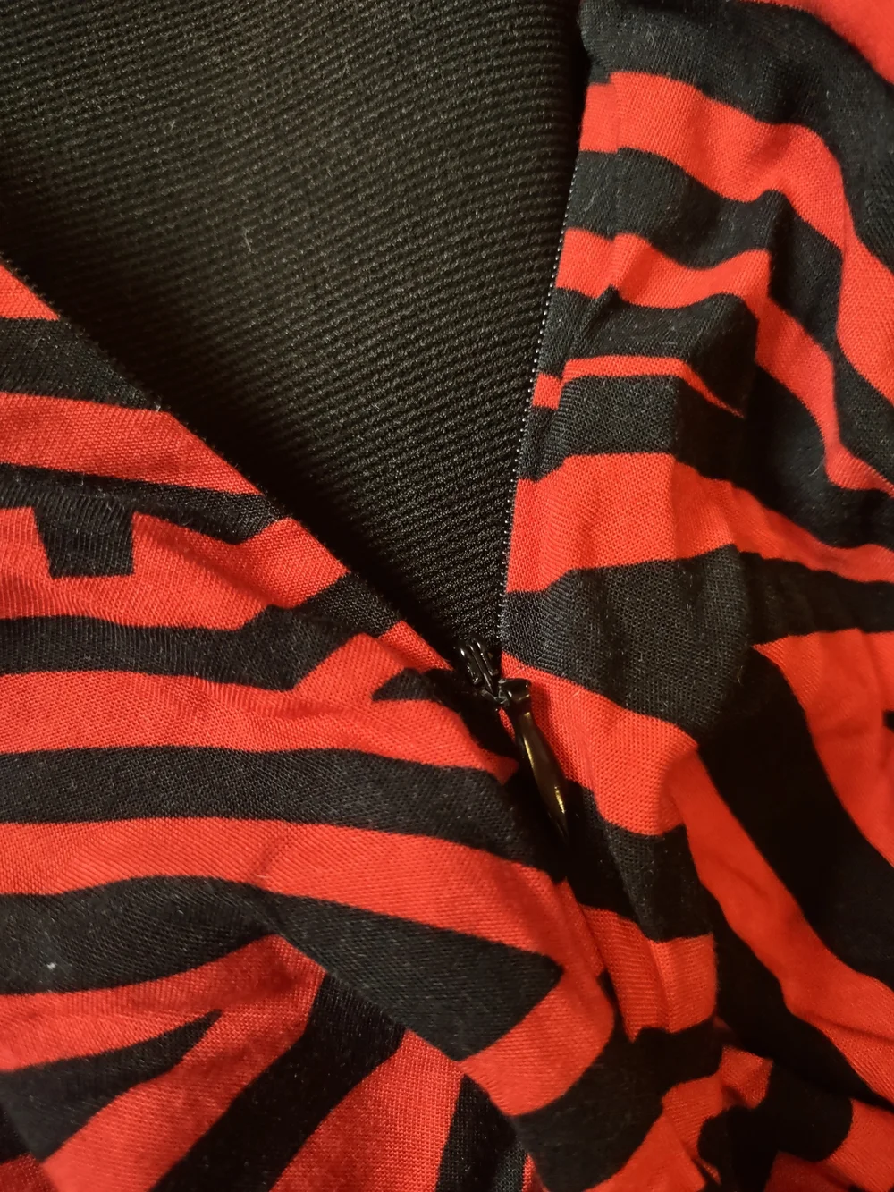 Kardashian Kollection BlackRed Geometric Pattern Women's High Waisted Mini Skirt